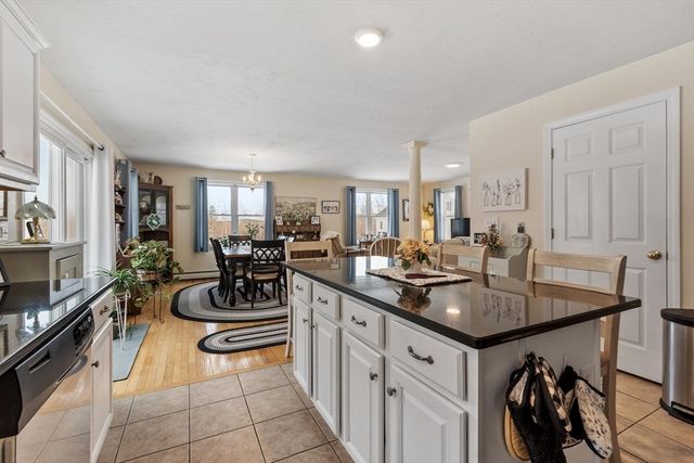 278 Oakham Rd, Barre, MA 01005