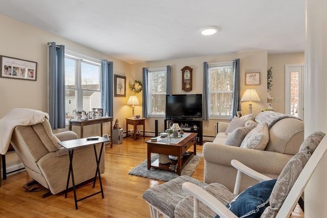 278 Oakham Rd, Barre, MA 01005