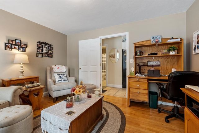 278 Oakham Rd, Barre, MA 01005