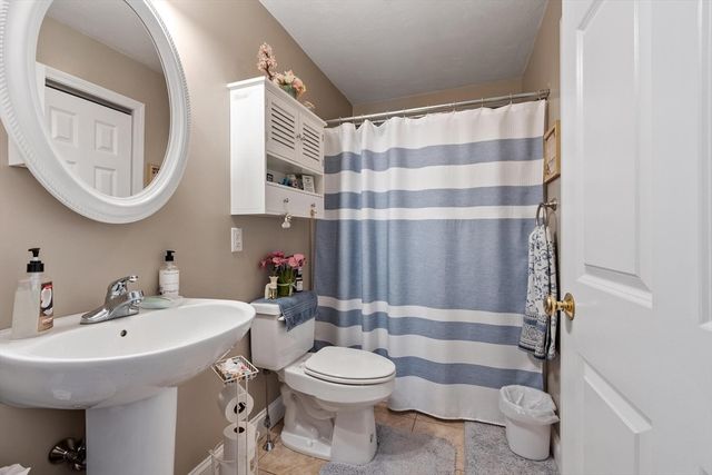 278 Oakham Rd, Barre, MA 01005