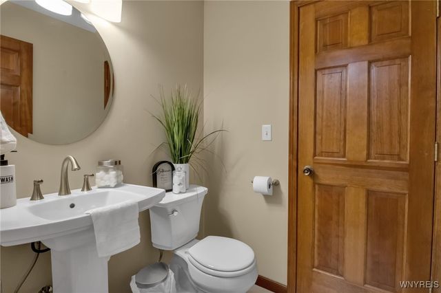 6035 Quaker Hollow Road 2, Orchard Park, NY 14127