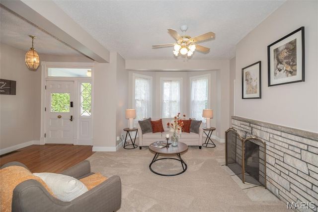 7438 Maple Avenue, Maplewood, MO 63143