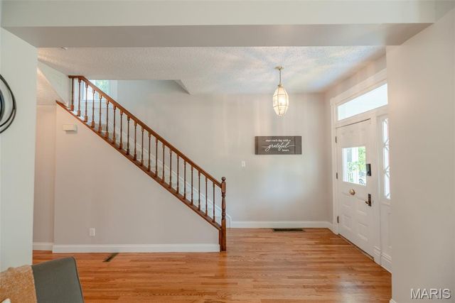 7438 Maple Avenue, Maplewood, MO 63143