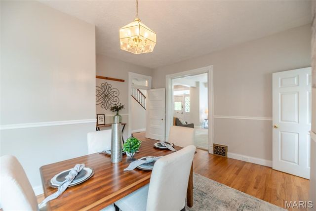 7438 Maple Avenue, Maplewood, MO 63143
