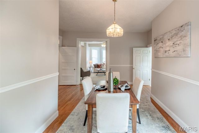 7438 Maple Avenue, Maplewood, MO 63143