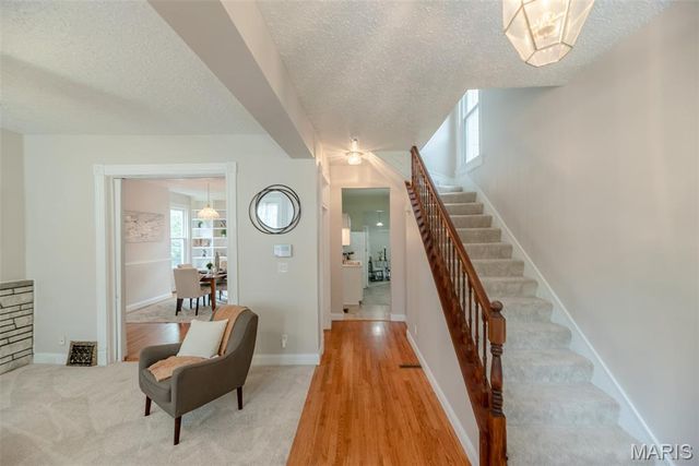 7438 Maple Avenue, Maplewood, MO 63143