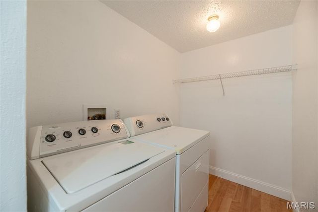 7438 Maple Avenue, Maplewood, MO 63143