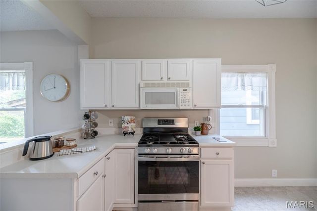 7438 Maple Avenue, Maplewood, MO 63143