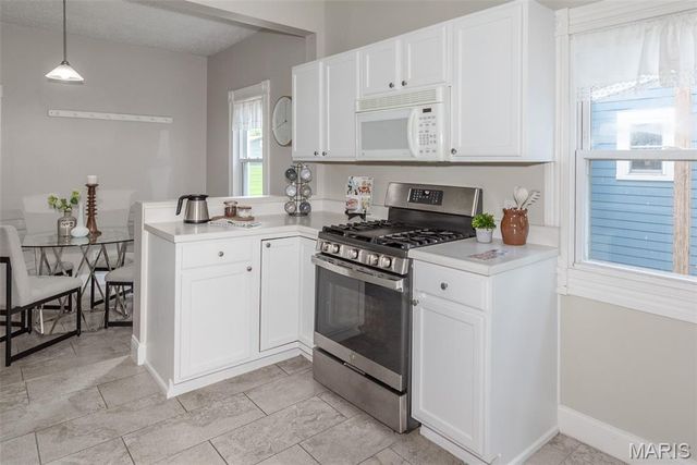 7438 Maple Avenue, Maplewood, MO 63143