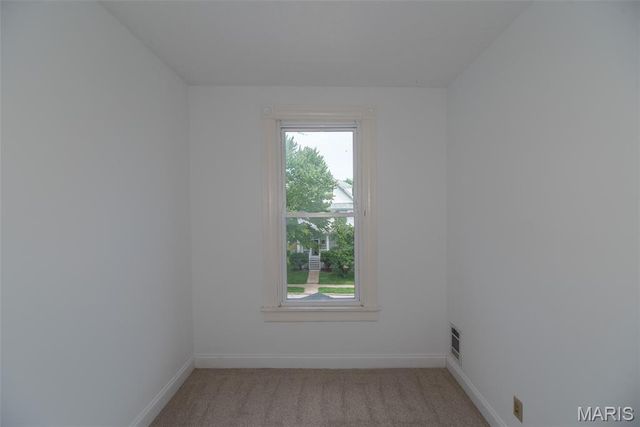 7438 Maple Avenue, Maplewood, MO 63143
