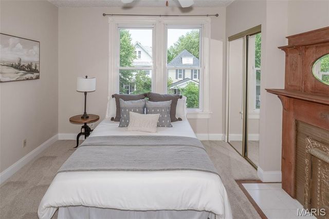 7438 Maple Avenue, Maplewood, MO 63143