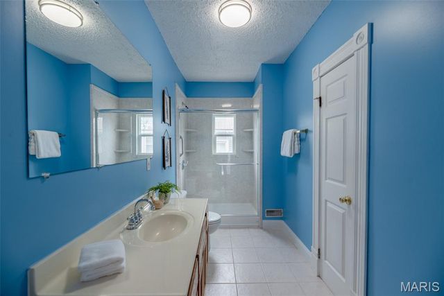 7438 Maple Avenue, Maplewood, MO 63143