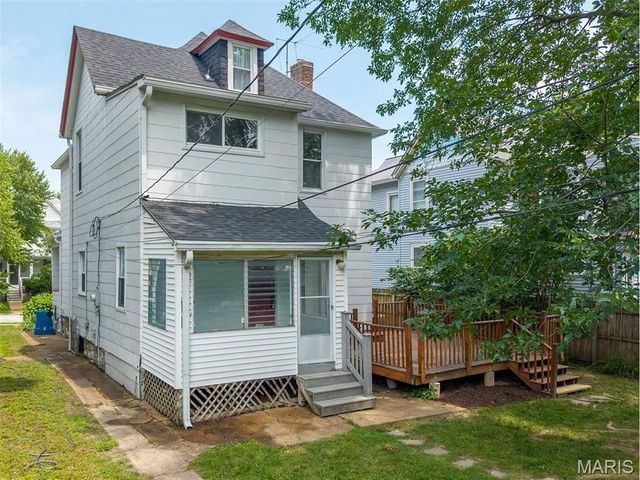 7438 Maple Avenue, Maplewood, MO 63143