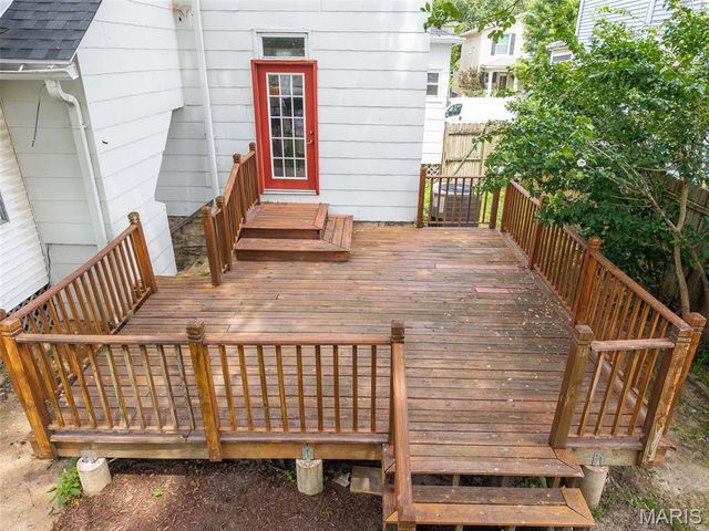 7438 Maple Avenue, Maplewood, MO 63143