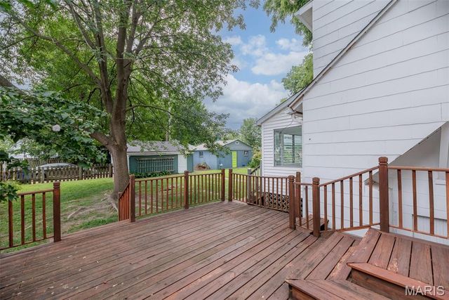 7438 Maple Avenue, Maplewood, MO 63143