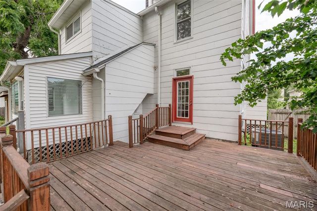 7438 Maple Avenue, Maplewood, MO 63143