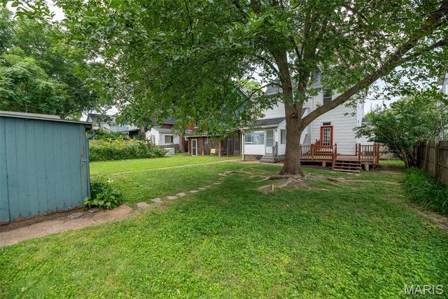 7438 Maple Avenue, Maplewood, MO 63143