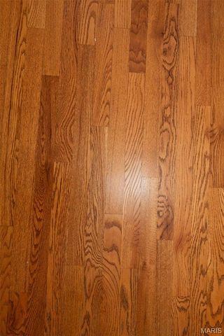 7438 Maple Avenue, Maplewood, MO 63143