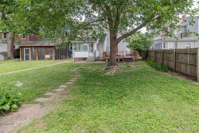 7438 Maple Avenue, Maplewood, MO 63143