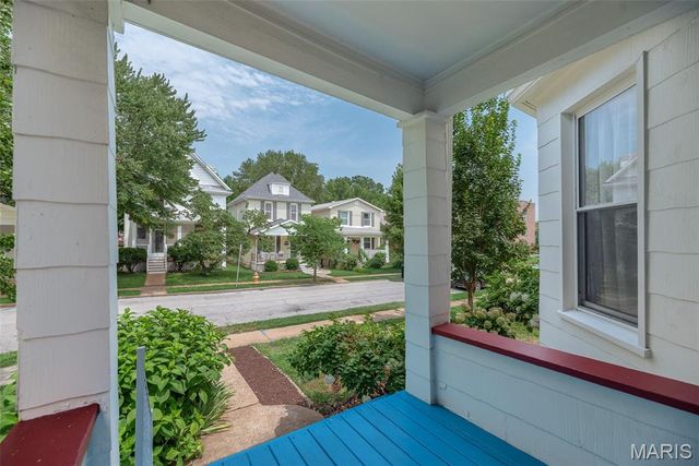 7438 Maple Avenue, Maplewood, MO 63143