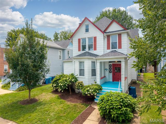 7438 Maple Avenue, Maplewood, MO 63143