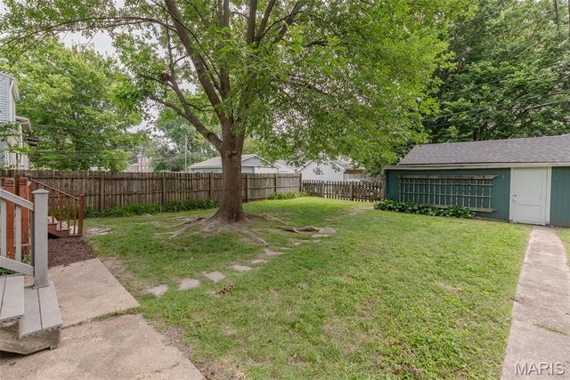 7438 Maple Avenue, Maplewood, MO 63143