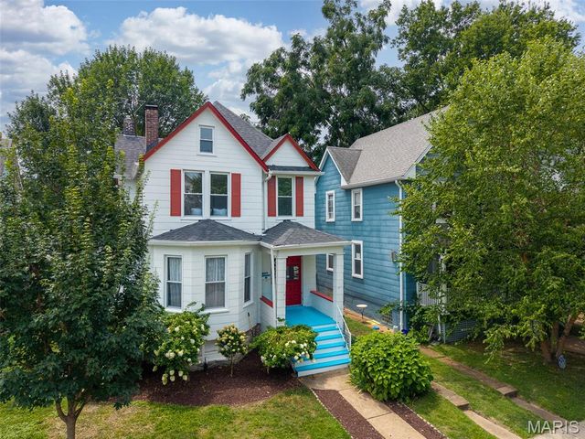 7438 Maple Avenue, Maplewood, MO 63143