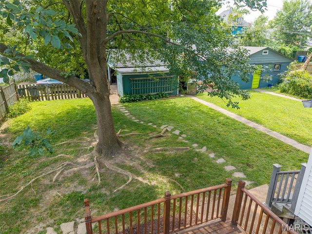 7438 Maple Avenue, Maplewood, MO 63143