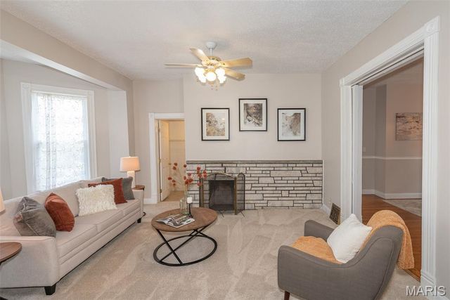 7438 Maple Avenue, Maplewood, MO 63143