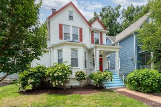 7438 Maple Avenue, Maplewood, MO 63143