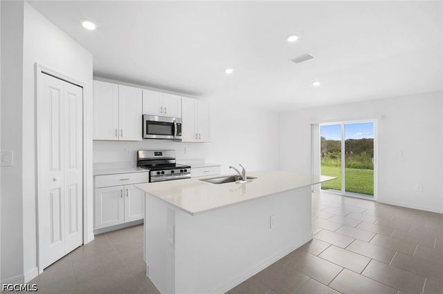 4087 lattuca LN, North Fort Myers, FL 33917