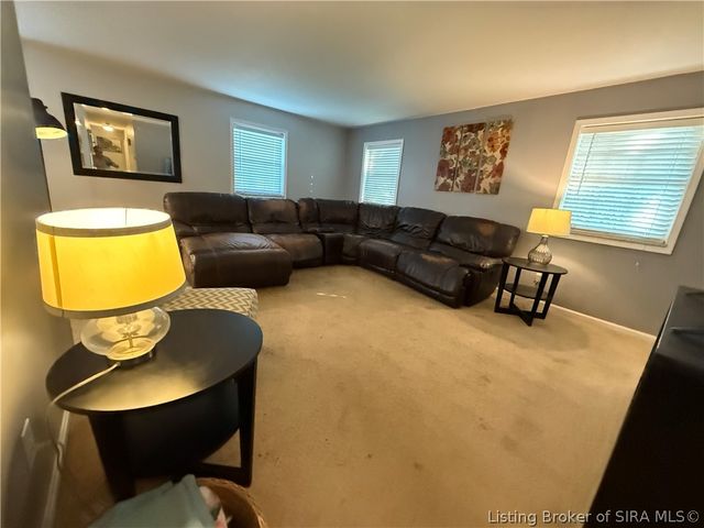 1018 Castlewood Drive, New Albany, IN 47150
