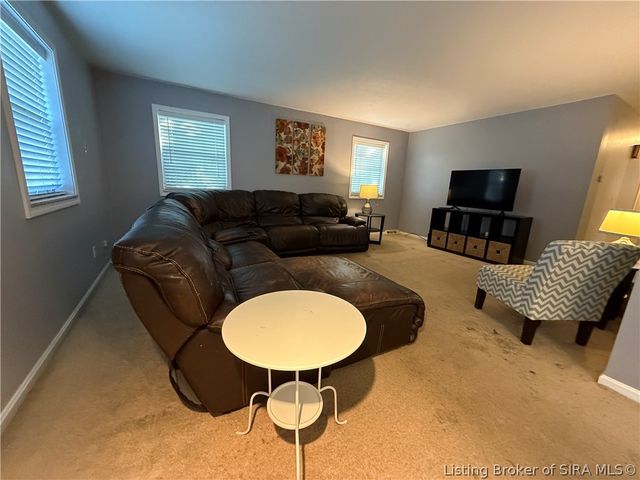 1018 Castlewood Drive, New Albany, IN 47150