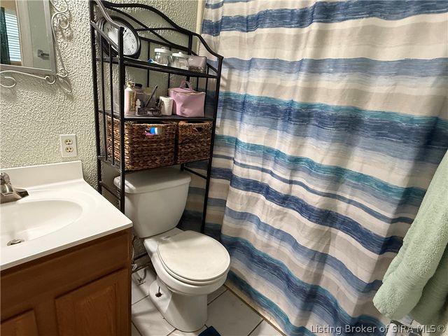 1018 Castlewood Drive, New Albany, IN 47150