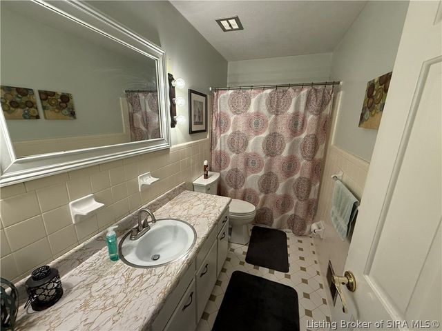 1018 Castlewood Drive, New Albany, IN 47150
