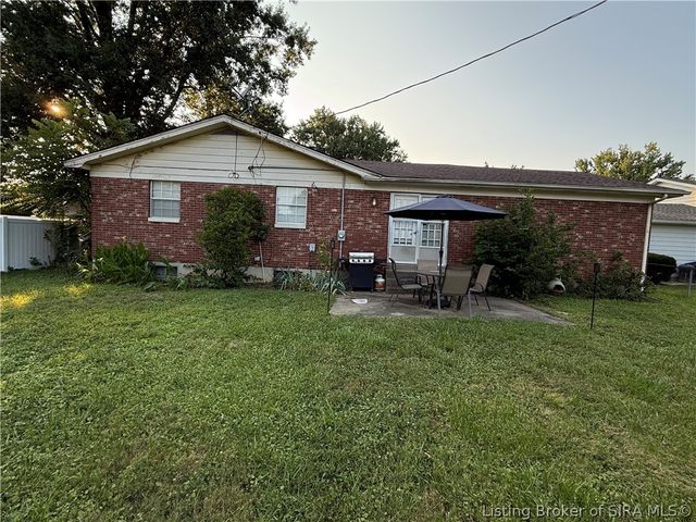 1018 Castlewood Drive, New Albany, IN 47150