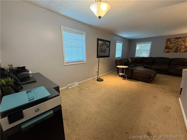 1018 Castlewood Drive, New Albany, IN 47150