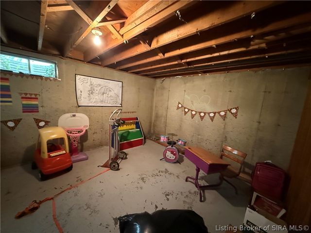 1018 Castlewood Drive, New Albany, IN 47150