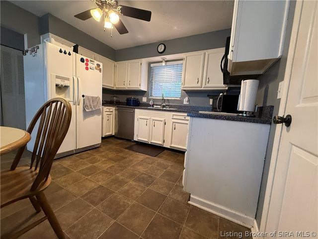 1018 Castlewood Drive, New Albany, IN 47150