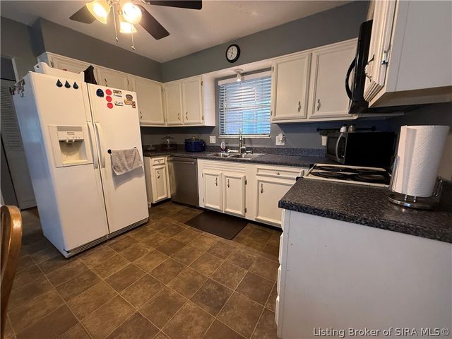 1018 Castlewood Drive, New Albany, IN 47150