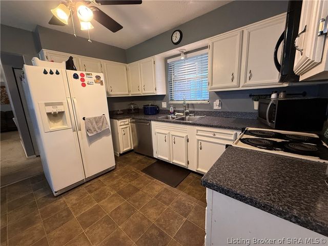 1018 Castlewood Drive, New Albany, IN 47150