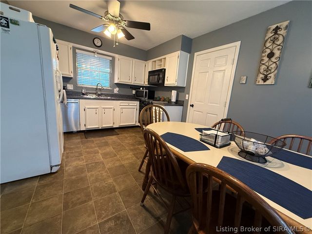 1018 Castlewood Drive, New Albany, IN 47150