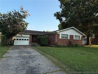 1018 Castlewood Drive, New Albany, IN 47150