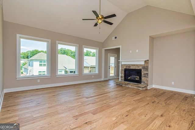 69 Oakhurst, Sharpsburg, GA 30277