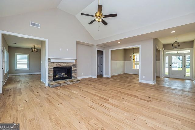 69 Oakhurst, Sharpsburg, GA 30277
