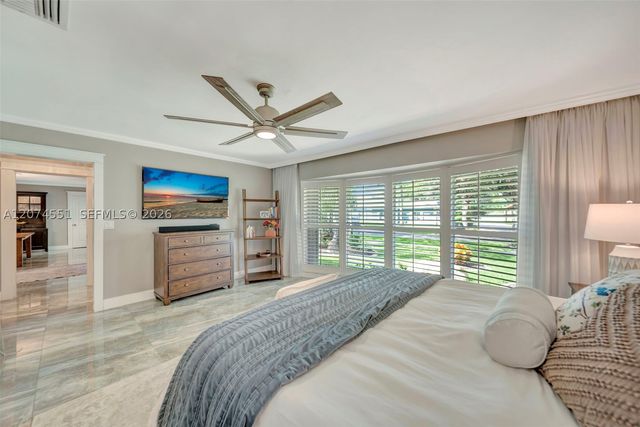 560 W Tropical Way, Plantation, FL 33317