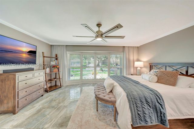 560 W Tropical Way, Plantation, FL 33317