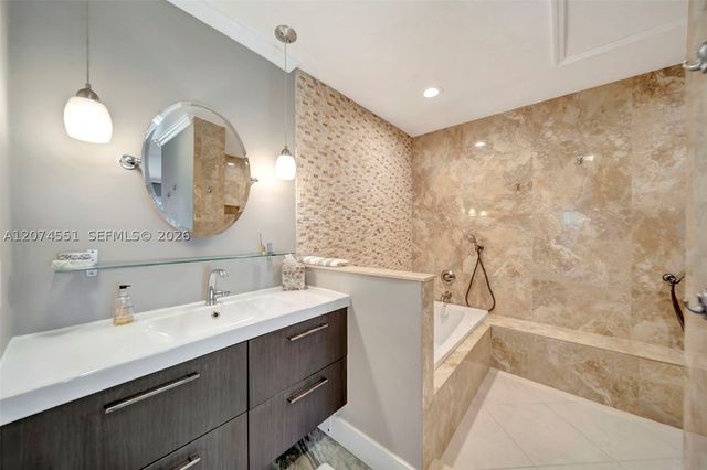 560 W Tropical Way, Plantation, FL 33317