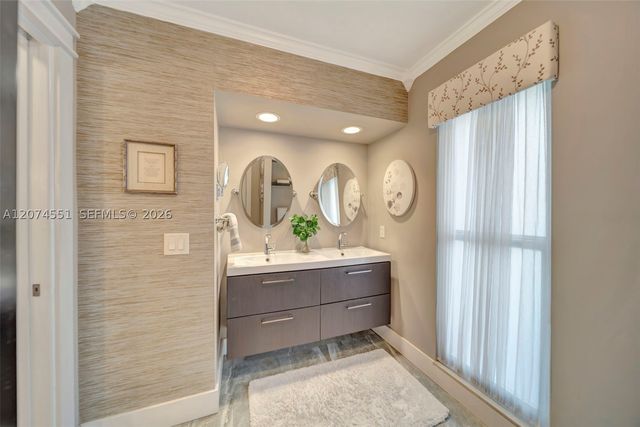 560 W Tropical Way, Plantation, FL 33317