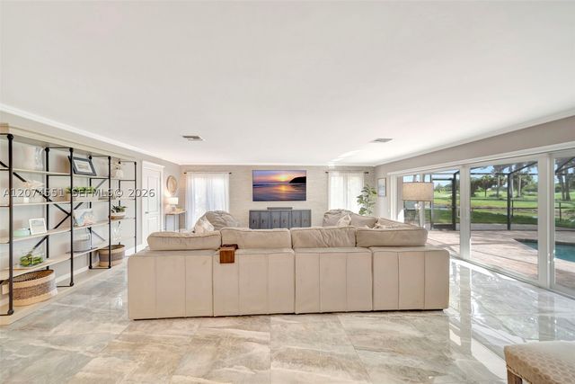560 W Tropical Way, Plantation, FL 33317